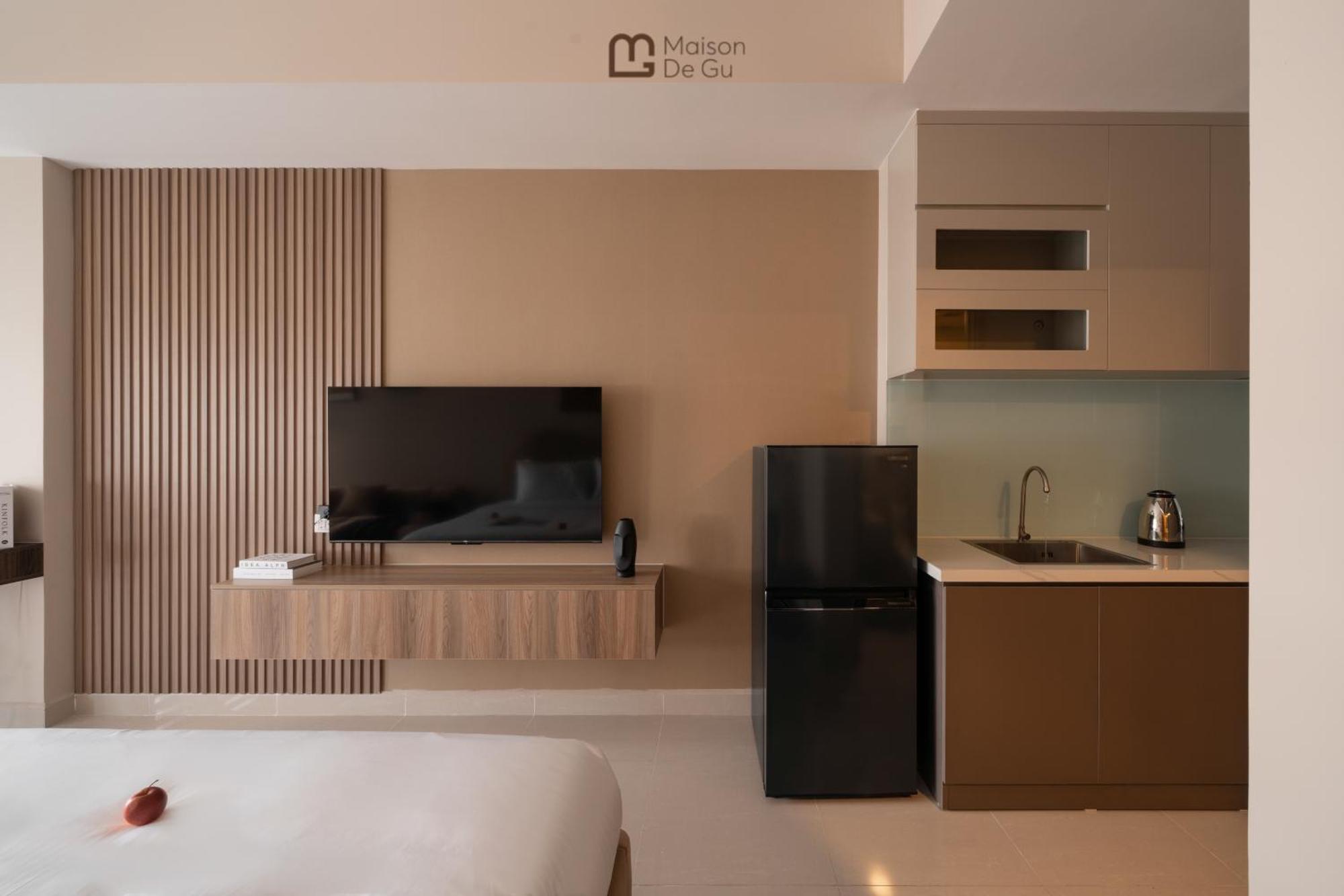 Maison De Gu King Bed